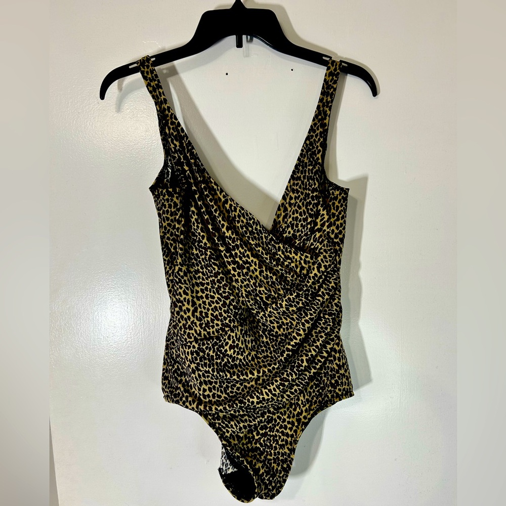 Miraclesuit Womens Animal Print Mob Wife Timeless One Piece Wireless Swimsuit 14